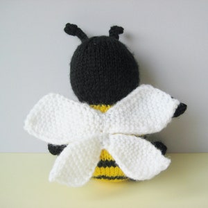 Bumble the Bee toy knitting patterns image 5