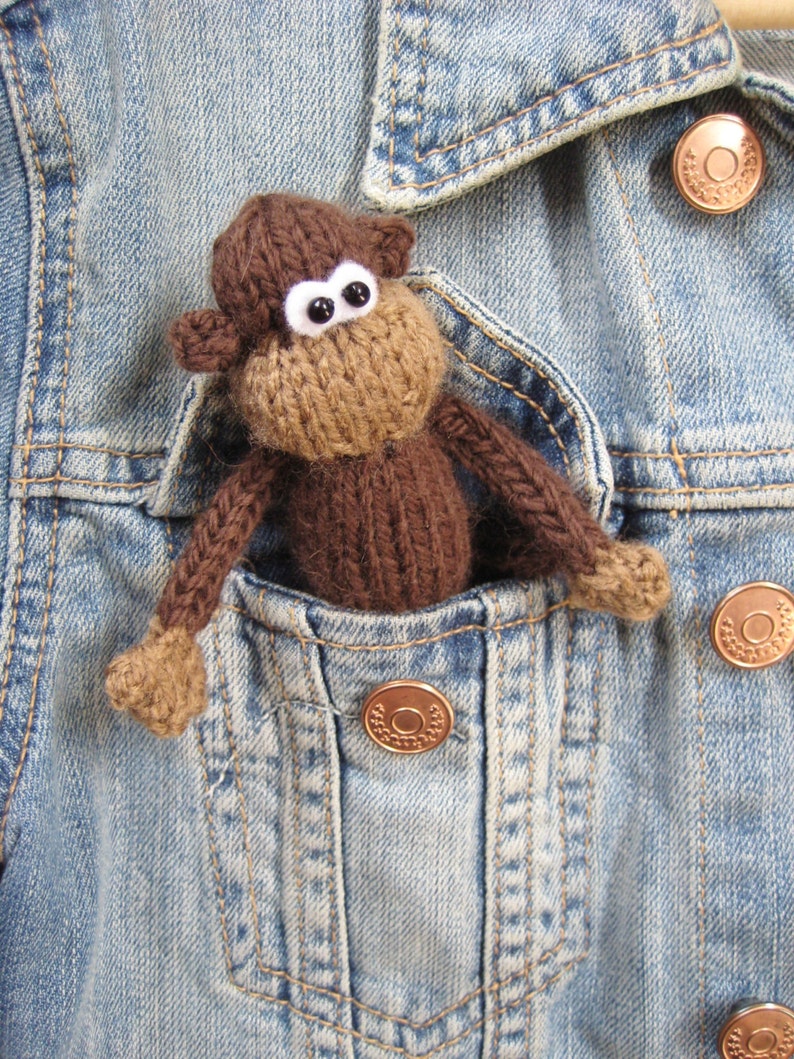 Pocket Monkey toy knitting pattern image 4