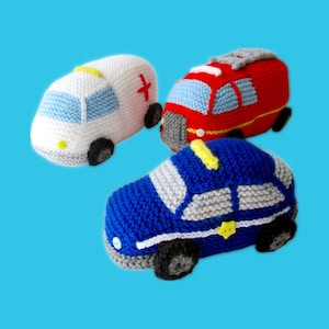 Puede incluir: Un juego de tres cuencos de cerámica anidados en tonos azules, verdes y blancos. Los cuencos presentan un esmalte moteado y un diseño sencillo y moderno. El cuenco más grande tiene aproximadamente 15 cm de diámetro.