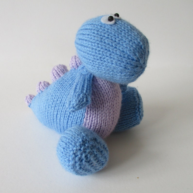 Dippy the Dinosaur toy knitting pattern image 5