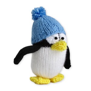 Pablo the Penguin toy knitting pattern image 3