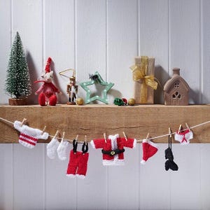Patrón de tejido para banderines navideños de Little Laundry