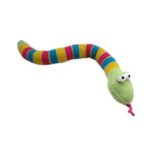 Wzór na robótkę na drutach: Zabawka „Stanley Snake” w dzianinowe paski (plik PDF do pobrania)