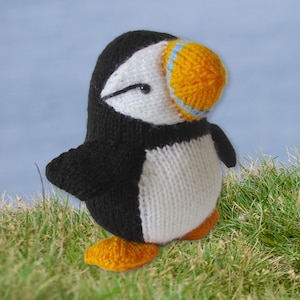 Huffin&#39; Puffin toy knitting pattern