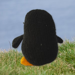 Huffin' Puffin toy knitting pattern image 5