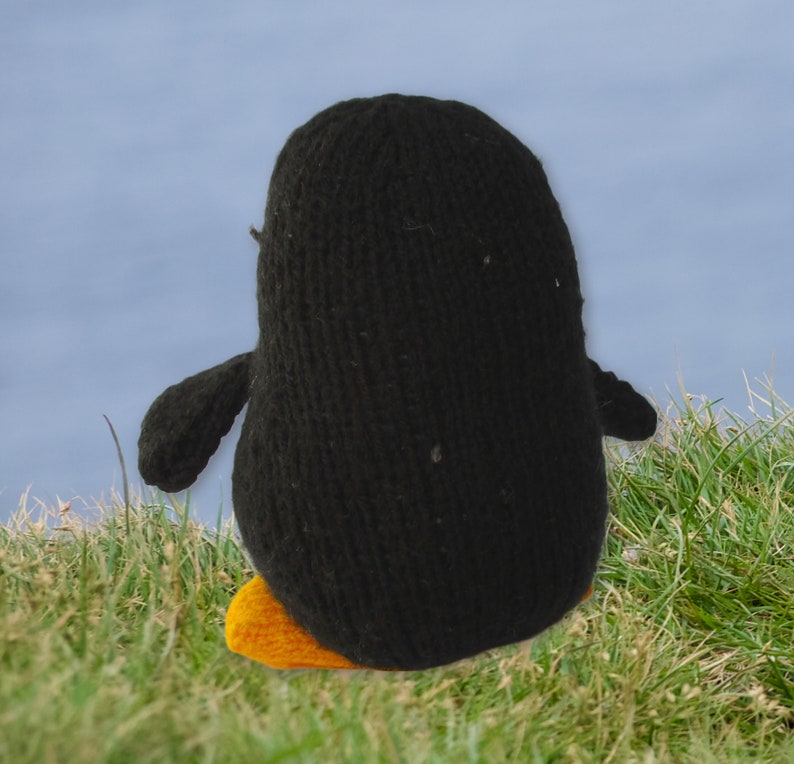 Huffin' Puffin toy knitting pattern image 5