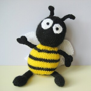 Bumble the Bee toy knitting patterns image 4