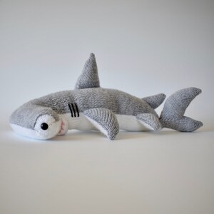 Hammerhead Shark toy knitting patterns image 4