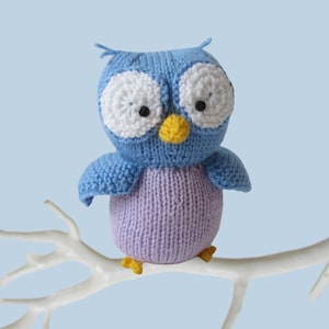 Hoots the Owl toy knitting pattern