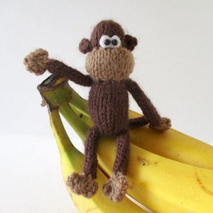 Pocket Monkey toy knitting pattern image 5