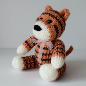Padrão de tricô para o brinquedo Tickles the Tiger