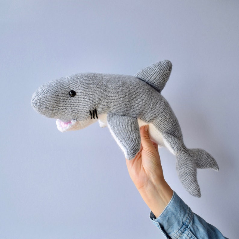 Great White Shark toy knitting patterns image 1