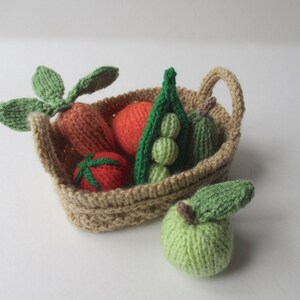 Fruit and Vegetables toy knitting patterns image 5