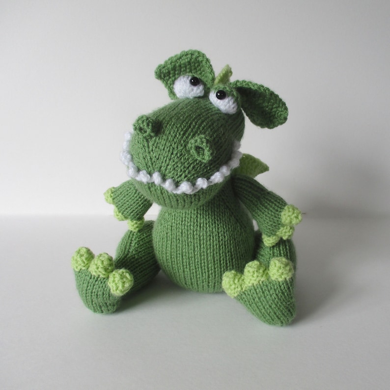 Griff the Dragon toy knitting pattern image 1
