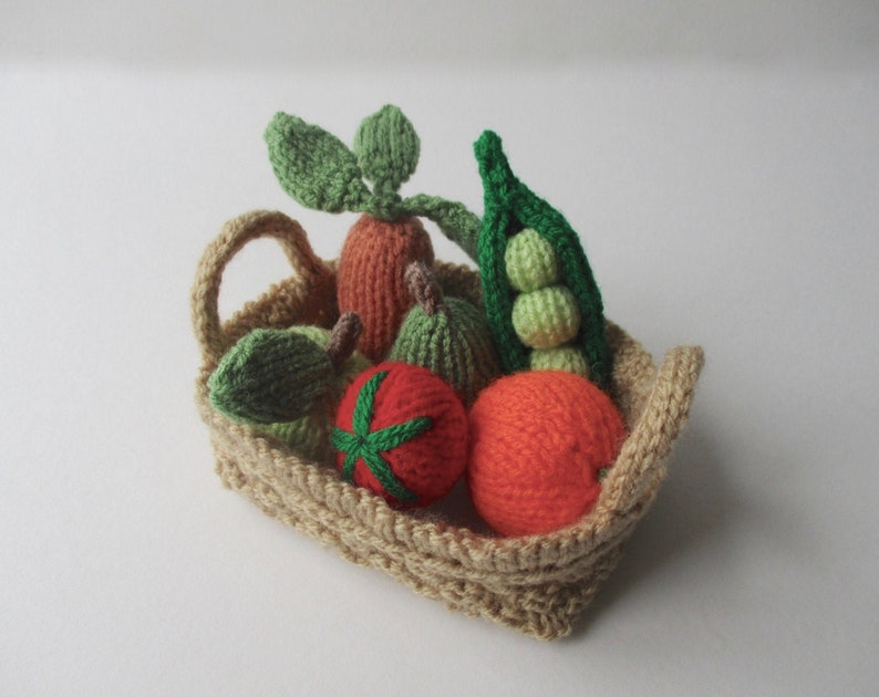 Fruit and Vegetables toy knitting patterns image 4