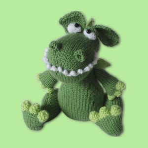 Griff the Dragon toy knitting pattern