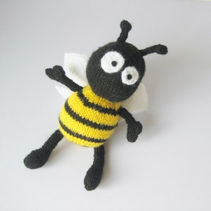 Bumble the Bee toy knitting patterns image 6