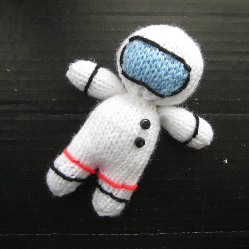 Space Rocket and Astronaut toy knitting patterns image 4