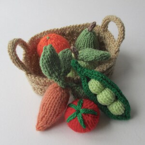 Fruit and Vegetables toy knitting patterns image 6