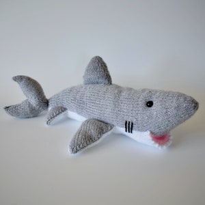 Great White Shark toy knitting patterns image 4