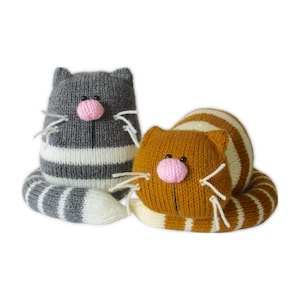 編み物パターン：「ジンジャーとスマッジ」アクリルDKヤーンで編む子猫のぬいぐるみ（PDFダウンロード）