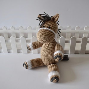 Henry the Horse toy knitting patterns image 3