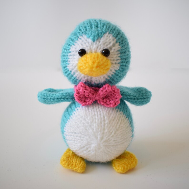 Penny the Penguin toy knitting pattern imagem 5