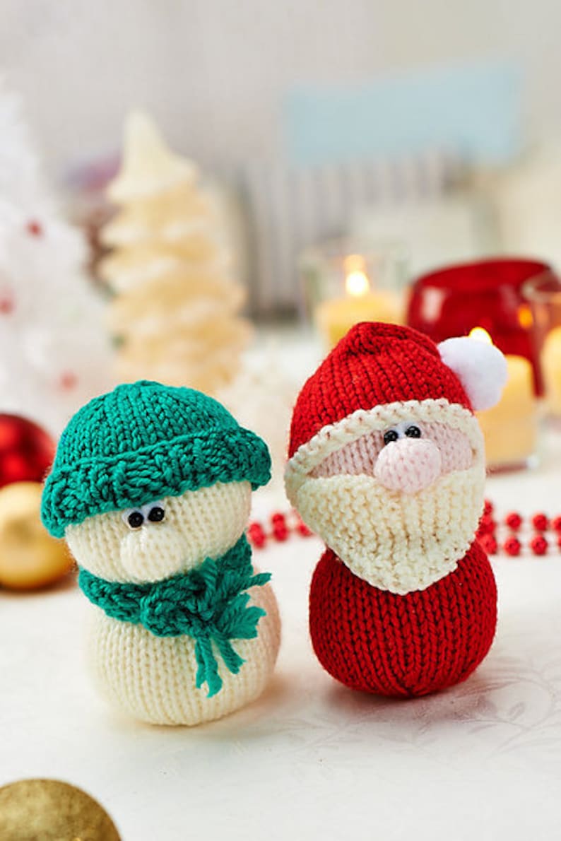 Weihnachtsmann und Schneemann Spielzeug Puppe Strickmuster Bild 1