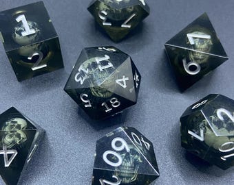 Dados de esqueleto, dados de resina de borde afilado hechos a mano para DnD, RPG, juegos de mesa, juego de dados D20, regalo para jugadores de DnD, regalos únicos para dados.