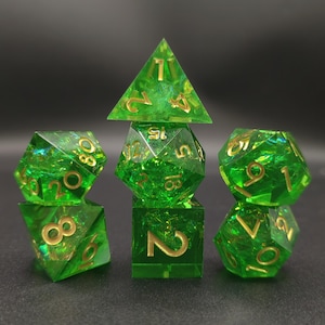 Sharp Edge Handmade Resin Dice Set with Shiny Foil Inclusions, 7-Piece Polyhedral Dice for DND TTRPG Dungeons and Dragons Tabletop Game Gift