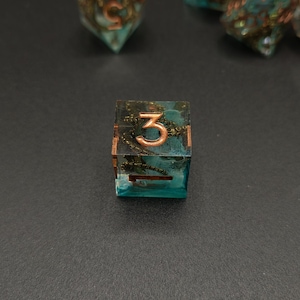 Juego de dados Forgotten Depths para D&D, dados de resina del océano antiguo con núcleo de tentáculos, dados de rol inspirados en ruinas, dados poliédricos de mesa. imagen 4