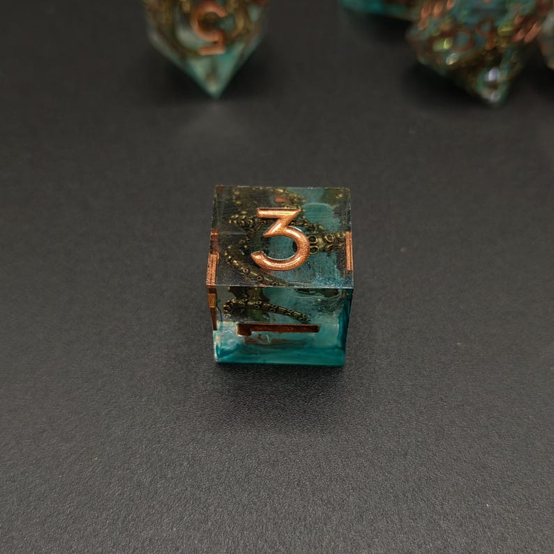 Juego de dados Forgotten Depths para D&D, dados de resina del océano antiguo con núcleo de tentáculos, dados de rol inspirados en ruinas, dados poliédricos de mesa. imagen 4
