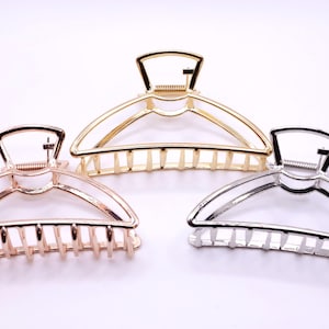 Stylish Metal Hair Claw Clips for Women, Medium Size, Strong Hold for Thick Hair, Durable Non-Slip Hair Accessories