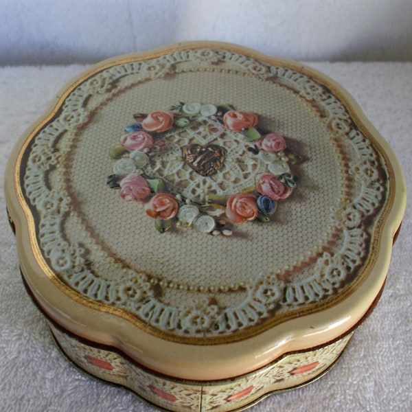 AVON  Round TIN,  Valentine Day 1981 with Heart and Roses,  Scalloped Edge.