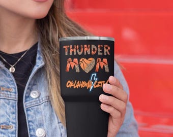 OKC Thunder Mom Tumbler 30oz Personalizowany kubek podróżny na NBA Playoffs Prezent dla fana OKC dla mamy Naczynia do picia na dzień meczu dla mamy koszykarza Prezent na kubek