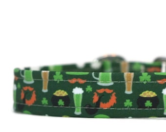 May include: A green dog collar with a repeating pattern of shamrocks, beer mugs, gold coins, and leprechaun beards.