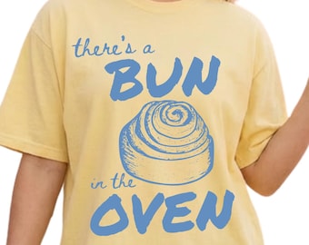 Comfort Colors® Bun in the Oven Pregnancy Reveal Shirt-Rainbow Baby Announcement-New Mom Gift-Bakery Baby Brewing Pregnancy Announcement Tee