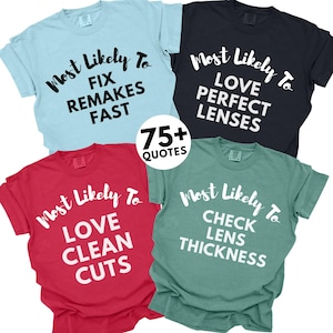 Może przedstawiać: Cztery koszulki w różnych kolorach, w tym jasnoniebieskim, czerwonym, czarnym i jasnozielonym. Każda koszulka ma biały tekst z frazą "Most Likely To" i różnymi stwierdzeniami. Okrągła grafika wyświetla "75+ Quotes".