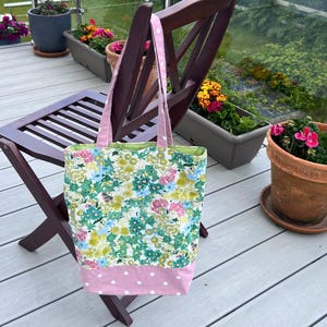 Einkaufsbeutel mit passender Geldbörse / Kreditkartenhalter, geblümte Festival oder Markttasche aus Leinen, Zero Waste Produkt, bereit zum Postversand.