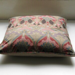 Tela Liberty "Ianthe", diseño Art Nouveau de principios de los 80, funda de cojín rosa, gris y lila, funda de almohada, decoración para el hogar. imagen 4