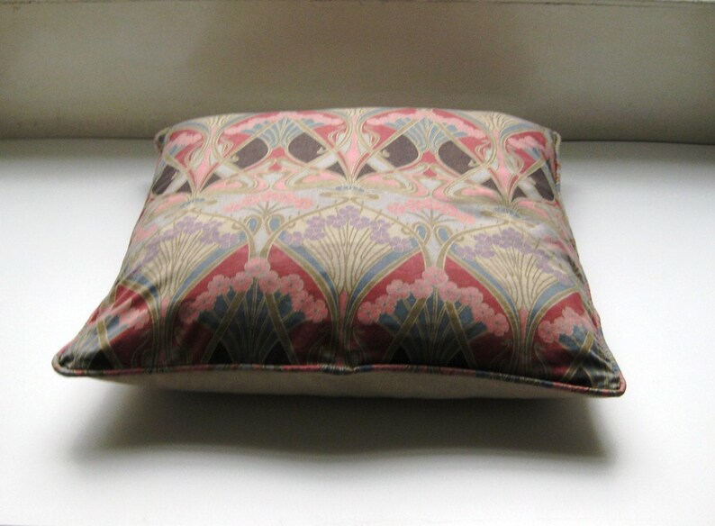 Tela Liberty "Ianthe", diseño Art Nouveau de principios de los 80, funda de cojín rosa, gris y lila, funda de almohada, decoración para el hogar. imagen 4