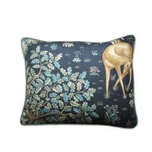 William Morris, The Brook, Arts and Crafts, beige und dunkelblau, Waldwild Leinenkissen, Dekokissen Wohnkultur 14 x 20 Zoll.