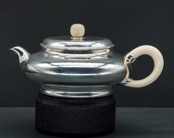 Su Yin — Minimalist Handcrafted Silver Teapot