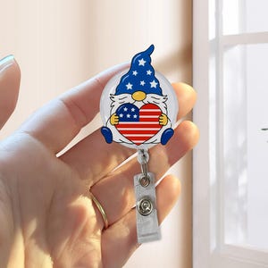 Bobine d'insigne de gnome patriotique, porte-carte d'identité rétractable en forme de coeur avec drapeau des États-Unis pour infirmières, enseignants, cadeau du 4 juillet, joli insigne de la fête de l'indépendance américaine