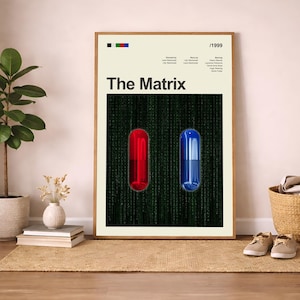 Könnte beinhalten: Ein vertikales Poster mit dem Titel The Matrix auf cremefarbenem Hintergrund mit schwarzem Text, der die Filmcredits und das Jahr 1999 auflistet. Die Mitte zeigt ein dunkelgrünes digitales Regenmuster mit einer roten und einer blauen Kapsel.
