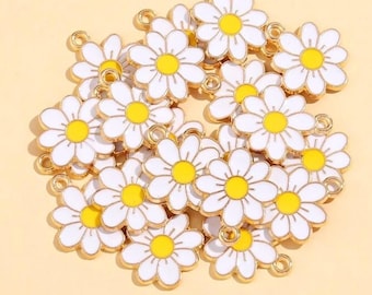 White Daisy Flower Charm – Gold-Trimmed Enamel Pendant for Jewelry Accessories