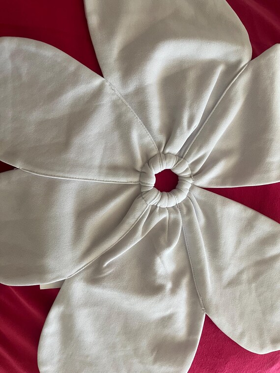 Flower Power ADORABLE WHITE FLOWER halter top - image 2