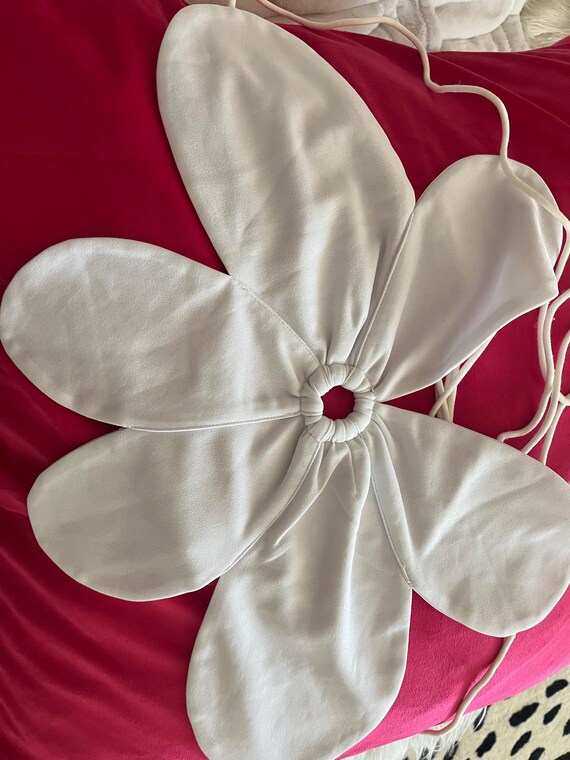 Flower Power ADORABLE WHITE FLOWER halter top - image 1