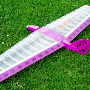 Planeador RC AVIS Flying Wing / Planos DXF cortados a láser para constructores de modelos de balsa / Envergadura de 1400 mm