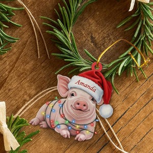 カスタマイズ可能な豚のクリスマスオーナメント、カスタマイズ可能な農場動物愛好家へのギフト、かわいいホリデーツリーの装飾、名前の記念品、面白いお祝いの豚の装飾
